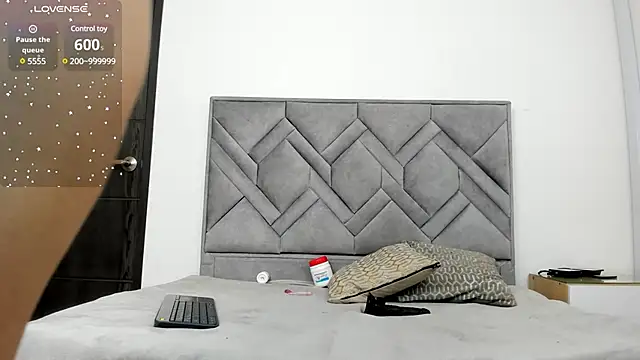 alicee 18 online show from January 2025 01:35:01 PM