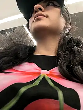 Lila Desiree online show from April 2026 09:39:33 PM