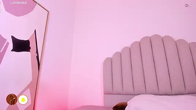 Nikki Angel  online show from February 2026 06:59:02 PM