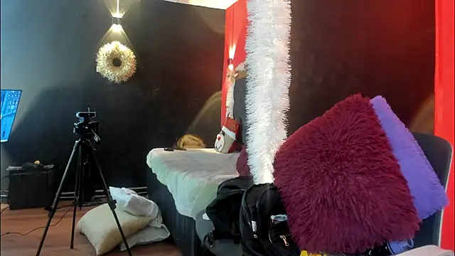 YayaHilton online show from November 2025 04:22:02 AM