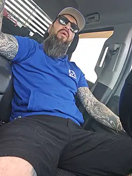 Snapshot of Beardedtattood chatting on July 2026 12:02:02 PM Beardedtattood online show from July 2026 12:02:02 PM