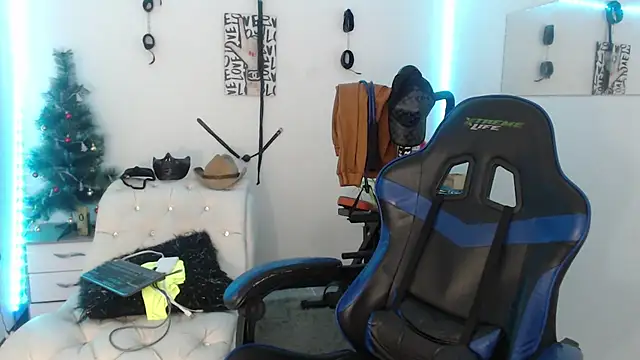 Leonard Price online show from February 2025 12:59:01 PM