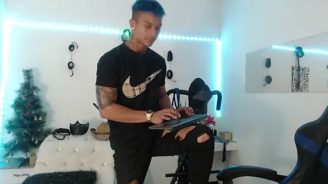 Leonard Price online show from February 2025 02:37:01 PM