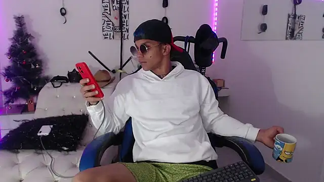 Leonard Price online show from February 2025 03:22:01 AM