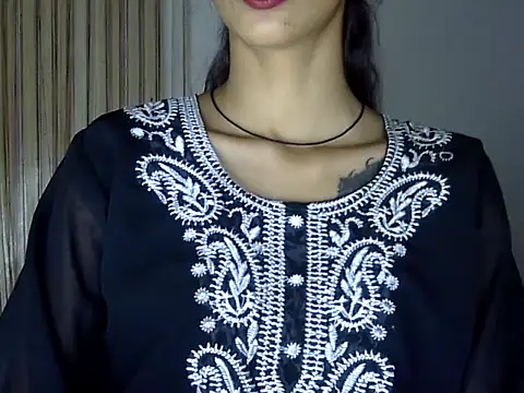 MAAYRA 09 online show from September 2025 03:35:02 PM