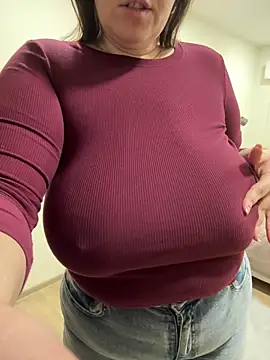 Snapshot of Your_Hot_Sister01 chatting on February 2025 11:12:01 AM Your Hot Sister01 online show from February 2025 11:12:01 AM