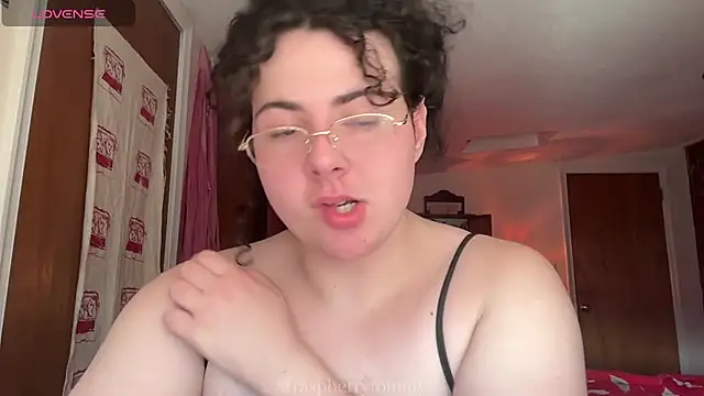 Snapshot of RaspberryTommyFTM chatting on February 2026 05:51:01 PM RaspberryTommyFTM online show from February 2026 05:51:01 PM