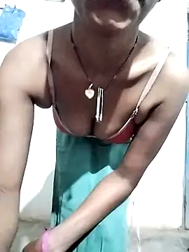 Snapshot of MAAYRA0809 chatting on February 2025 02:14:02 AM MAAYRA0809 online show from February 2025 02:14:02 AM