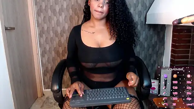 Snapshot of amaya_etthan chatting on December 2024 08:56:01 AM amaya etthan online show from December 2024 08:56:01 AM