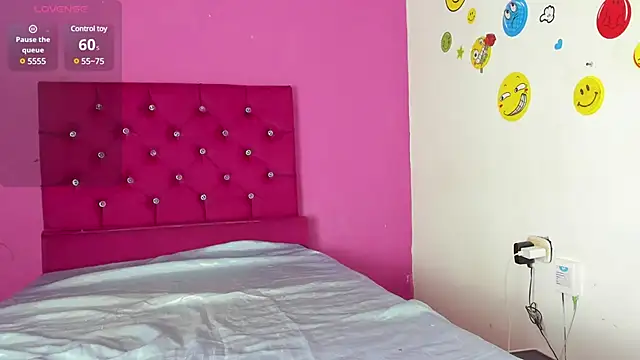 Snapshot of tiffany_Bitch chatting on March 2025 07:06:01 PM tiffany Bitch online show from March 2025 07:06:01 PM