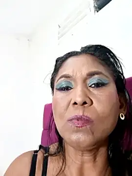 Snapshot of tiffany_Bitch chatting on January 2026 11:31:02 PM tiffany Bitch online show from January 2026 11:31:02 PM