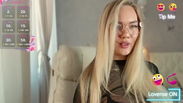 Snapshot of LianaCruz__ chatting on January 2025 05:40:02 AM LianaCruz online show from January 2025 05:40:02 AM