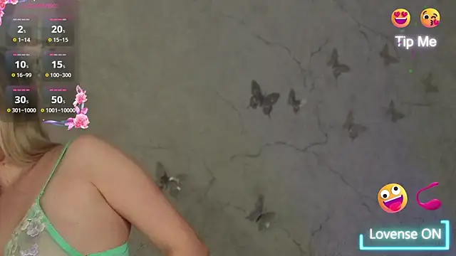 Snapshot of LianaCruz__ chatting on January 2025 05:51:02 AM LianaCruz online show from January 2025 05:51:02 AM