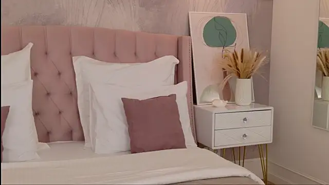 milaleoneli online show from June 2026 02:53:01 PM