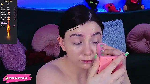 AveryWillow online show from March 2026 11:54:02 PM