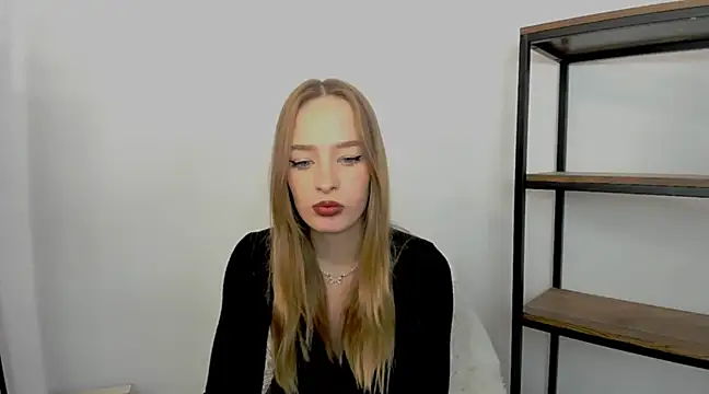 Snapshot of LilaGold chatting on December 2024 06:44:01 PM LilaGold online show from December 2024 06:44:01 PM