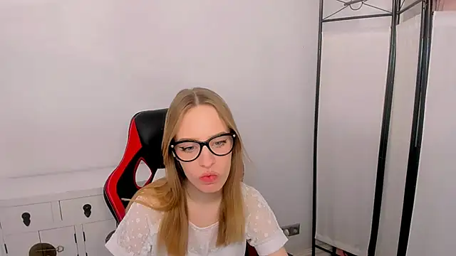 Snapshot of LilaGold chatting on February 2025 06:55:01 PM LilaGold online show from February 2025 06:55:01 PM