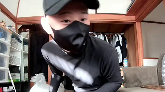 Snapshot of tuki_fu chatting on December 2024 05:07:02 AM tuki fu online show from December 2024 05:07:02 AM