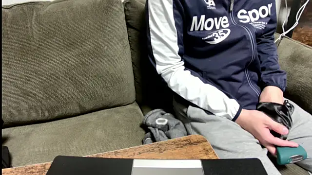 Snapshot of tuki_fu chatting on February 2025 12:33:01 PM tuki fu online show from February 2025 12:33:01 PM