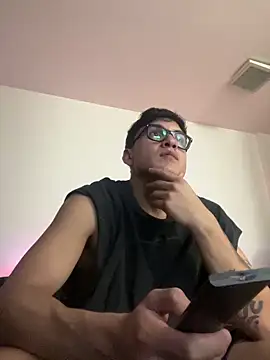 LCarreraa online show from February 2026 12:45:02 AM