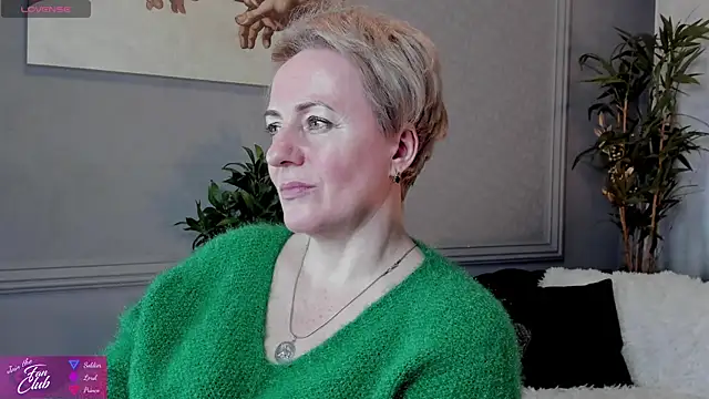 Nika Smit online show from February 2025 01:11:02 PM