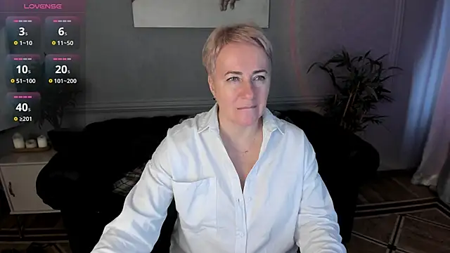 Nika Smit online show from November 2025 10:03:02 AM