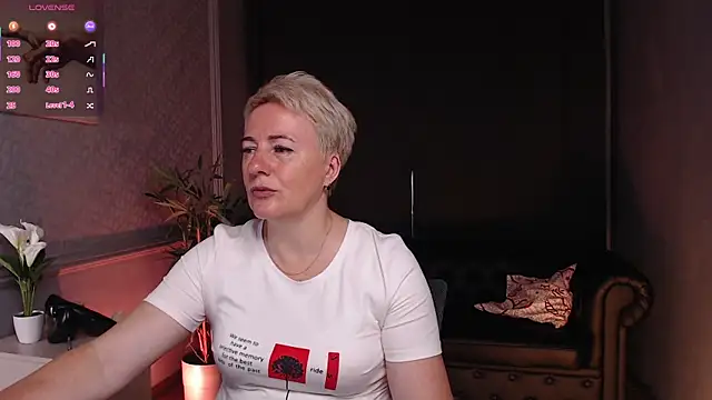 Snapshot of Nika_Smit chatting on July 2026 05:14:01 AM Nika Smit online show from July 2026 05:14:01 AM