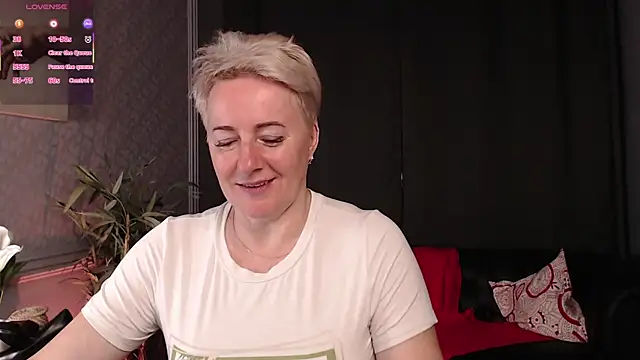 Snapshot of Nika_Smit chatting on July 2026 08:18:01 AM Nika Smit online show from July 2026 08:18:01 AM
