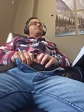 Snapshot of dadbod1178 chatting on February 2025 07:41:02 PM dadbod1178 online show from February 2025 07:41:02 PM