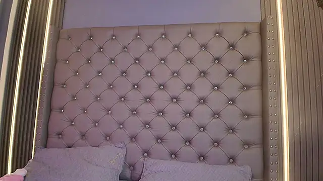 Snapshot of CAMILA_JHONS chatting on February 2025 01:44:01 PM CAMILA JHONS online show from February 2025 01:44:01 PM