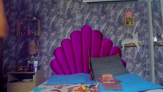 EMMAPARISS online show from March 2026 12:05:02 PM