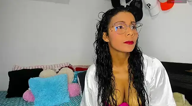 Snapshot of Nenita_Hot_ chatting on March 2025 05:54:02 PM Nenita Hot online show from March 2025 05:54:02 PM