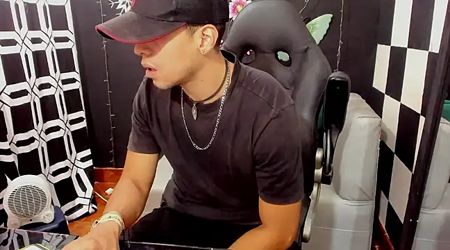 MikeRose94 online show from February 2025 03:50:02 PM