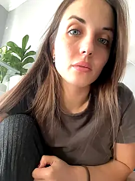 AmiLavs online show from December 2025 11:08:01 AM