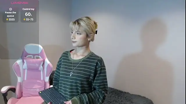 Snapshot of HiScarlett chatting on January 2025 09:41:01 AM HiScarlett online show from January 2025 09:41:01 AM