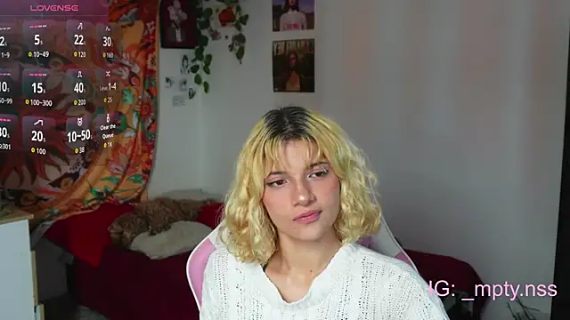 Snapshot of HiScarlett chatting on September 2025 06:43:02 PM HiScarlett online show from September 2025 06:43:02 PM