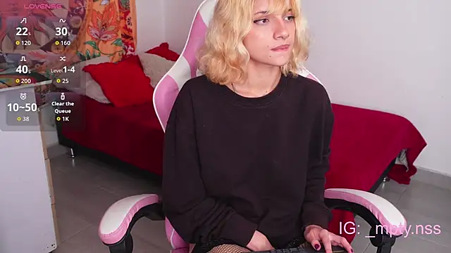 Snapshot of HiScarlett chatting on September 2025 12:30:01 PM HiScarlett online show from September 2025 12:30:01 PM