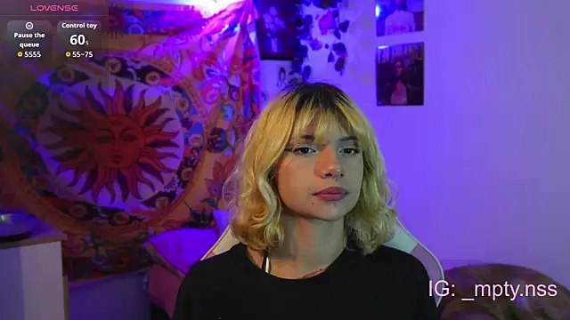 Snapshot of HiScarlett chatting on October 2025 11:23:01 PM HiScarlett online show from October 2025 11:23:01 PM