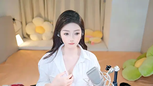 Snapshot of Eimile chatting on December 2024 02:57:01 PM Eimile online show from December 2024 02:57:01 PM