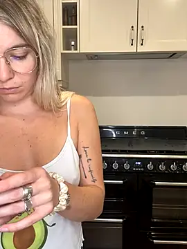 carlaaa online show from September 2025 08:01:01 PM