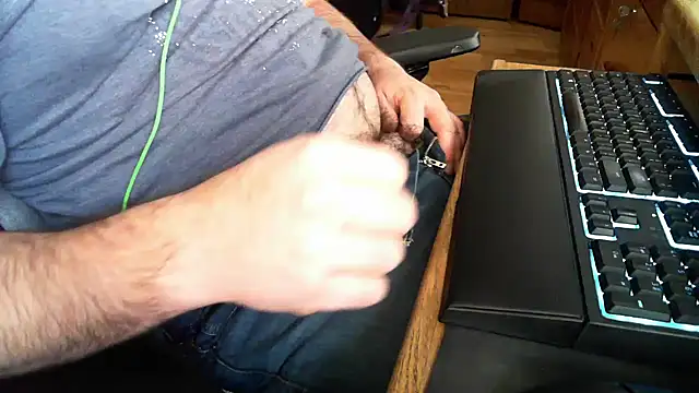 Snapshot of ThickGrowerDad chatting on January 2025 09:42:01 PM ThickGrowerDad online show from January 2025 09:42:01 PM