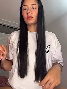 Snapshot of _Luana chatting on May 2026 02:52:01 AM Luana online show from May 2026 02:52:01 AM