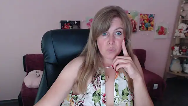 Snapshot of Hot_Milady chatting on June 2026 07:41:02 AM Hot Milady online show from June 2026 07:41:02 AM