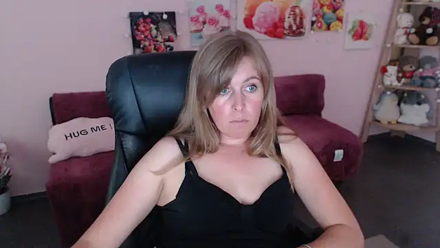 Snapshot of Hot_Milady chatting on June 2026 10:15:01 AM Hot Milady online show from June 2026 10:15:01 AM