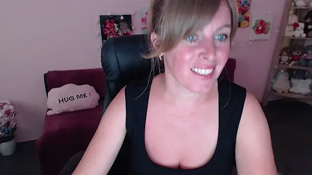 Snapshot of Hot_Milady chatting on July 2026 07:57:01 AM Hot Milady online show from July 2026 07:57:01 AM