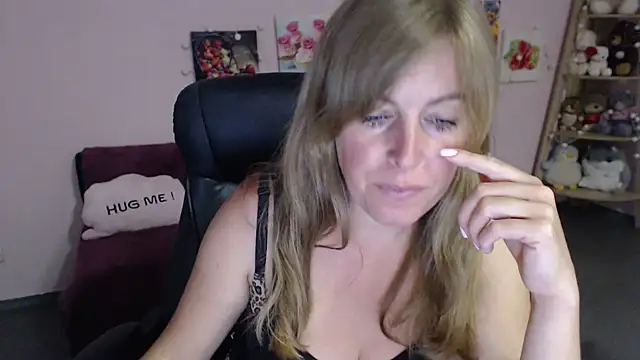 Snapshot of Hot_Milady chatting on July 2026 07:45:02 AM Hot Milady online show from July 2026 07:45:02 AM