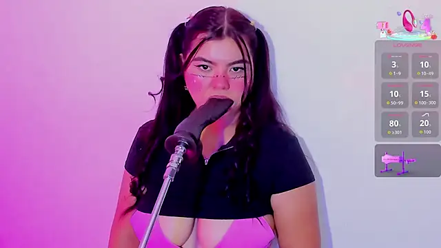 klhoe boobs online show from April 2026 04:03:02 AM