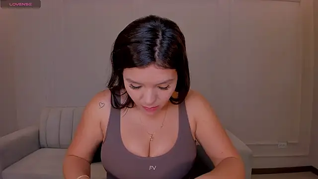 Snapshot of ValeriaRoldanX chatting on June 2026 11:42:02 AM ValeriaRoldanX online show from June 2026 11:42:02 AM