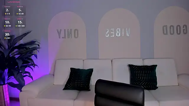 Snapshot of ValeriaRoldanX chatting on July 2026 12:07:02 PM ValeriaRoldanX online show from July 2026 12:07:02 PM
