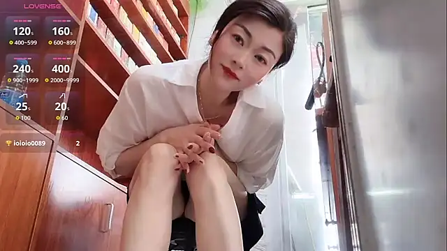 Snapshot of QianF-666 chatting on June 2026 01:49:01 AM QianF-666 online show from June 2026 01:49:01 AM